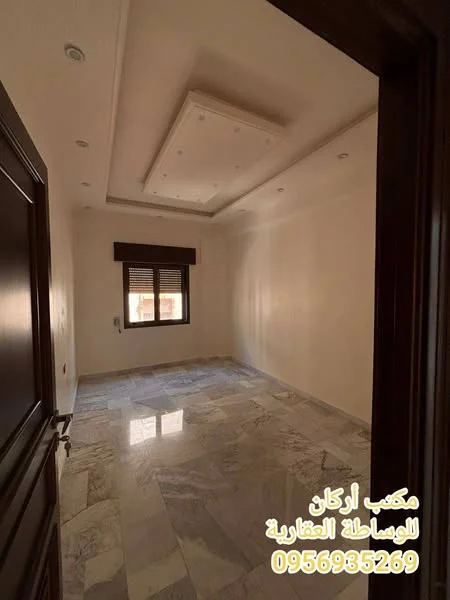 للاجار بحلب الجديدة شمالي خمس غرف وصالون طابق اول خلفي 
