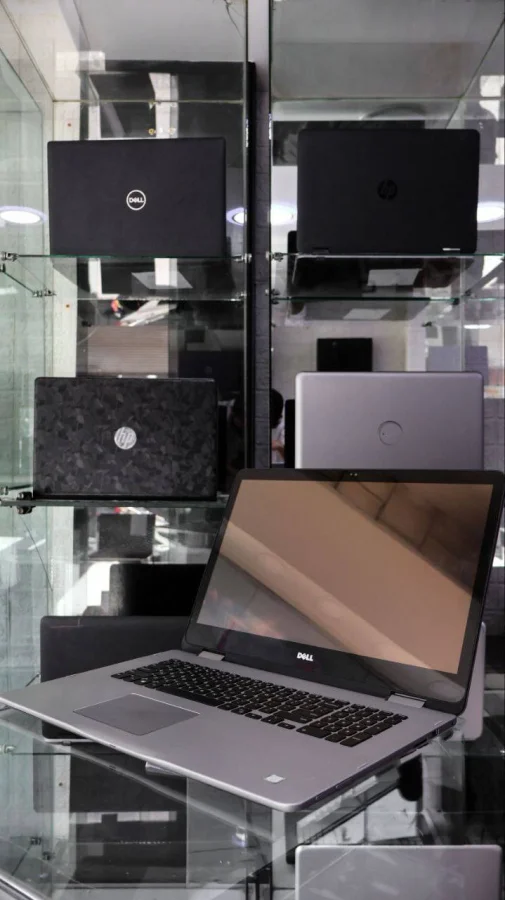 لابتوب من شركة DELL