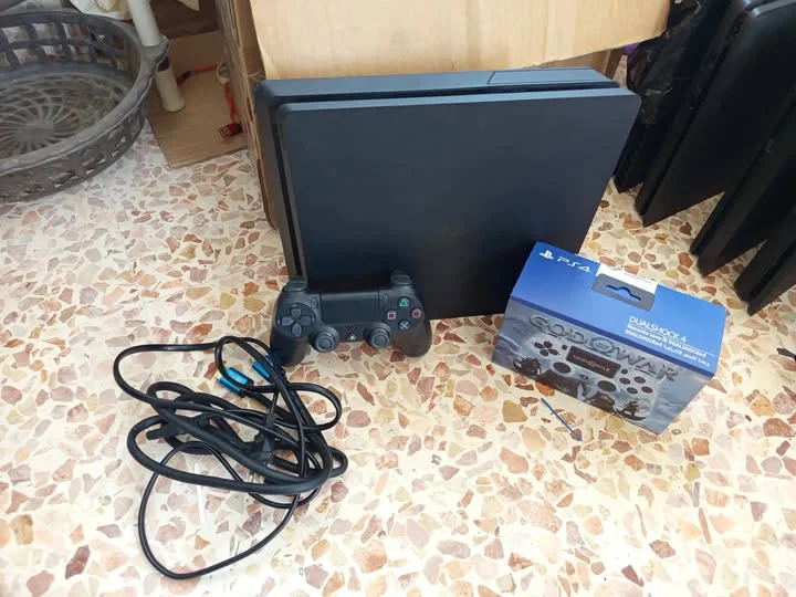  بلايستيشن فور سليم  معدلة مع بكج العاب حلوة كثيرة