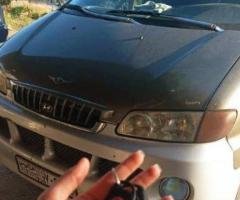 سيارة فان هونداي موديل 1999 لون فضي ذهبي